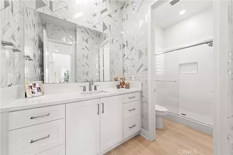 Bath - 272 Merit, Irvine, CA 92618 photo 4 of 7