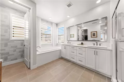 Bath - 272 Merit, Irvine, CA 92618 photo 5 of 7