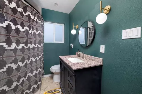 Bath - 5447 Lime Ave, Long Beach, CA 90805 photo 1 of 3