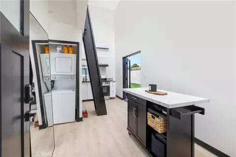 Entry Way - 5447 Lime Ave, Long Beach, CA 90805 photo 1 of 1