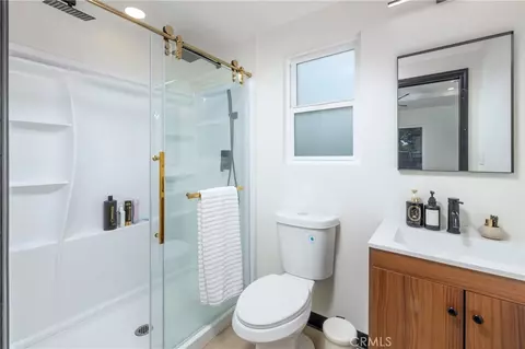 Bath - 5447 Lime Ave, Long Beach, CA 90805 photo 2 of 3
