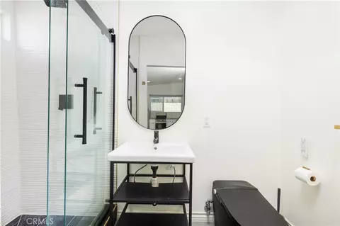 Bath - 5447 Lime Ave, Long Beach, CA 90805 photo 3 of 3