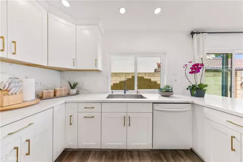 Kitchen - 13791 Solitaire, Irvine, CA 92620 photo 3 of 4