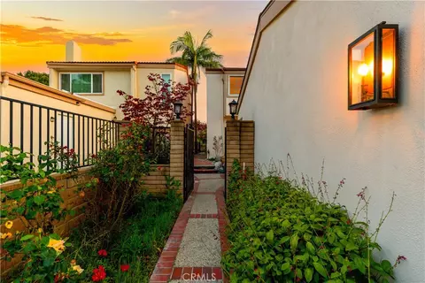 Exterior - 54 Willow Tree, Irvine, CA 92612 photo 2 of 6