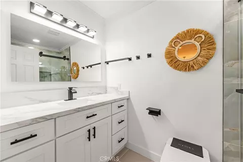 Bath - 54 Willow Tree, Irvine, CA 92612 photo 5 of 5