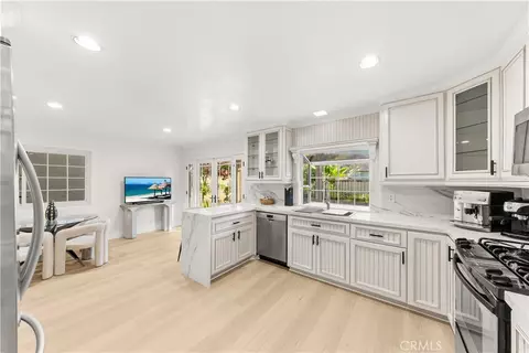 Kitchen - 54 Willow Tree, Irvine, CA 92612 photo 3 of 3