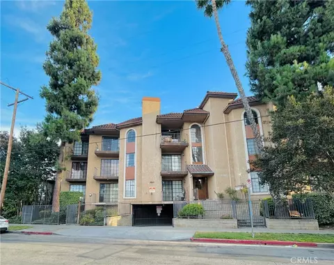 18600 Clark St #306, Tarzana, CA 91356