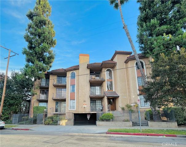 18600 Clark St #306, Tarzana, CA 91356