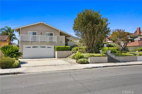 8392 Snowbird Dr, Huntington Beach, CA 92646