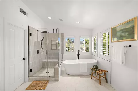 Bath - 410 De Anza Ct, Oceanside, CA 92057 photo 3 of 5
