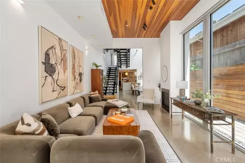 Living - 417 Sunset, Venice, CA 90291 photo 3 of 6