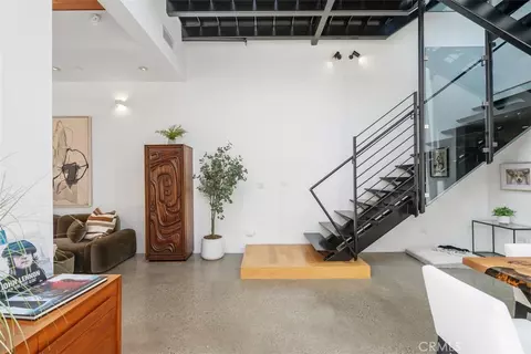 Entry Way - 417 Sunset, Venice, CA 90291 photo 1 of 3