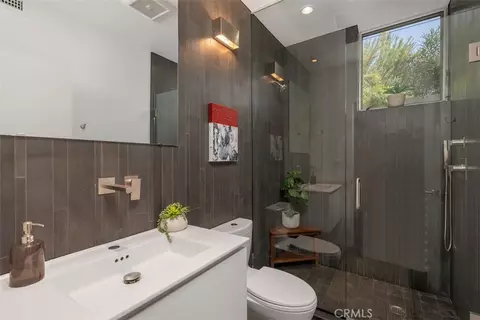 Bath - 417 Sunset, Venice, CA 90291 photo 1 of 4