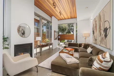 Living - 417 Sunset, Venice, CA 90291 photo 2 of 6