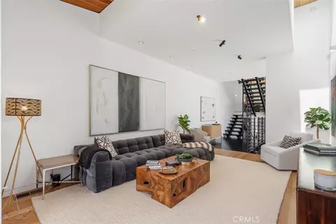 Living - 417 Sunset, Venice, CA 90291 photo 5 of 6