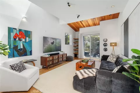 Living - 417 Sunset, Venice, CA 90291 photo 4 of 6