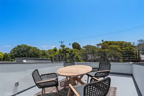 Exterior - 417 Sunset, Venice, CA 90291 photo 6 of 6