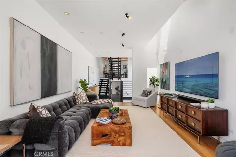 Living - 417 Sunset, Venice, CA 90291 photo 6 of 6