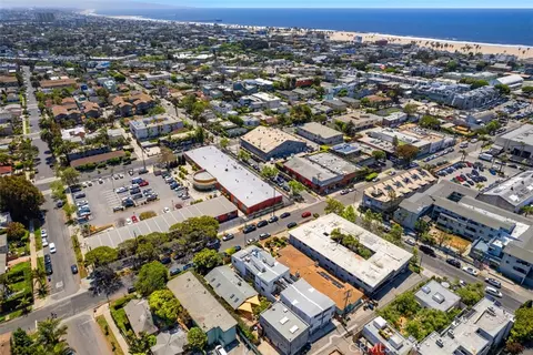 View/Area - 417 Sunset, Venice, CA 90291 photo 4 of 5