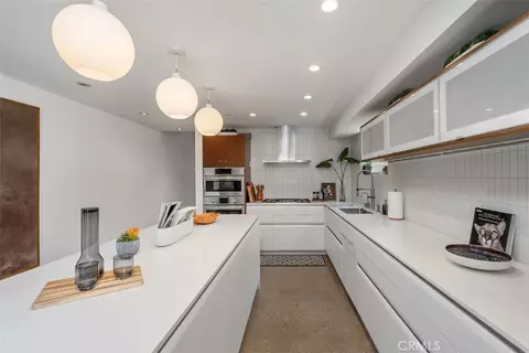 Kitchen - 417 Sunset, Venice, CA 90291 photo 2 of 3
