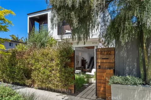 Exterior - 417 Sunset, Venice, CA 90291 photo 3 of 6