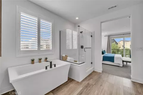 Bath - 446 Chorus, Irvine, CA 92618 photo 4 of 4