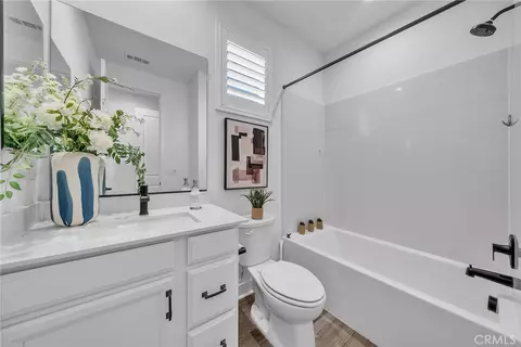 Bath - 446 Chorus, Irvine, CA 92618 photo 3 of 4