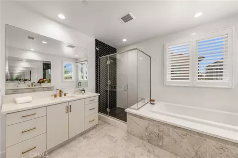 Bath - 242 Sutters Ml, Irvine, CA 92602 photo 1 of 2