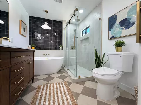Bath - 5710 E Killdee, Long Beach, CA 90808 photo 3 of 10