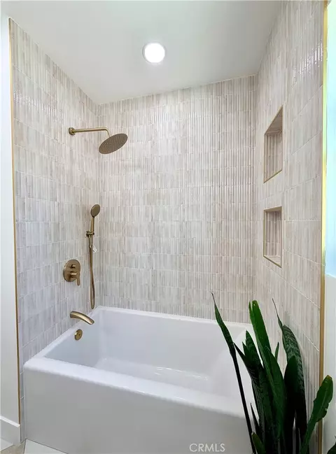 Bath - 5710 E Killdee, Long Beach, CA 90808 photo 7 of 10