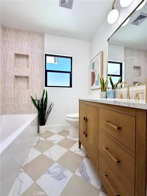 Bath - 5710 E Killdee, Long Beach, CA 90808 photo 6 of 10