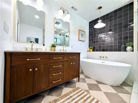 Bath - 5710 E Killdee, Long Beach, CA 90808 photo 2 of 10