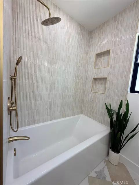 Bath - 5710 E Killdee, Long Beach, CA 90808 photo 8 of 10
