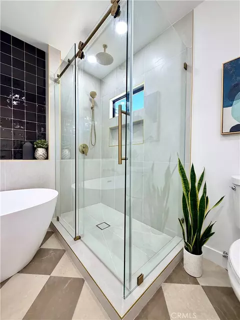 Bath - 5710 E Killdee, Long Beach, CA 90808 photo 4 of 10