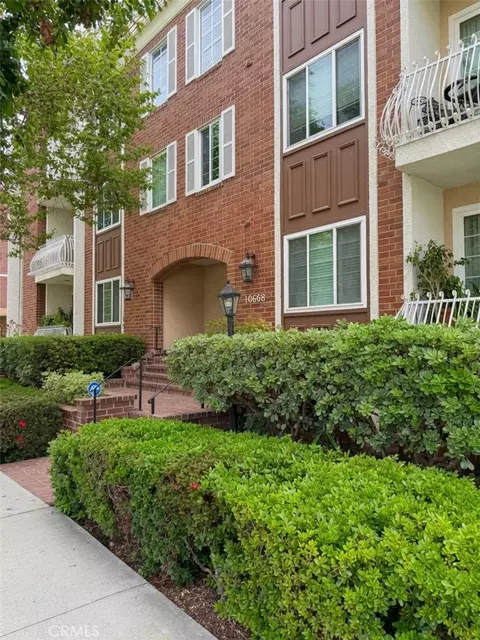 10668 Eastborne #203, Los Angeles, CA 90024