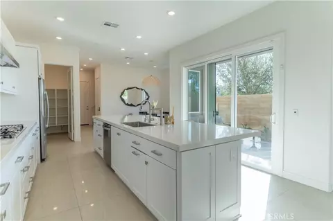 301 Baluster, Irvine, CA 92618 photo 4