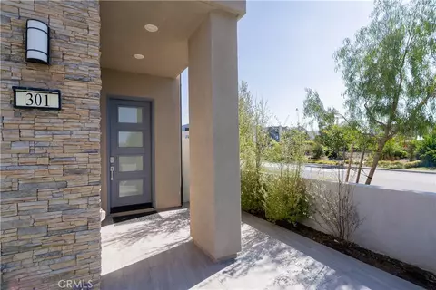 301 Baluster, Irvine, CA 92618 photo 2