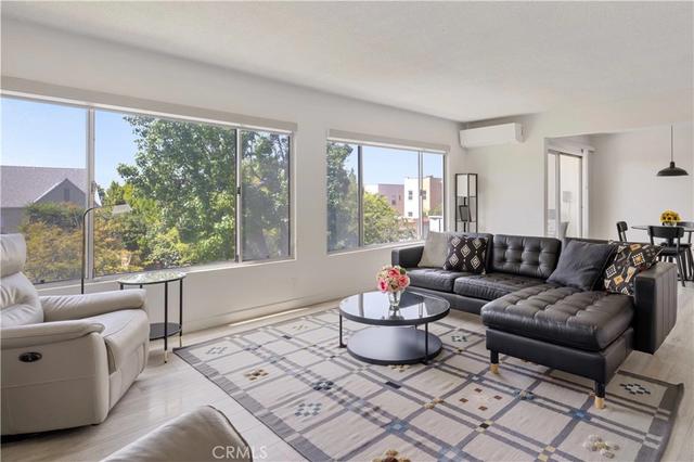 4343 Finley, Los Angeles, CA 90027
