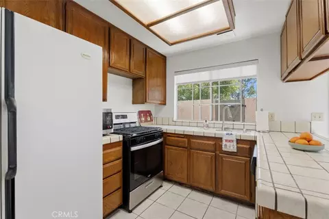 34 Exeter, Irvine, CA 92612 photo 14