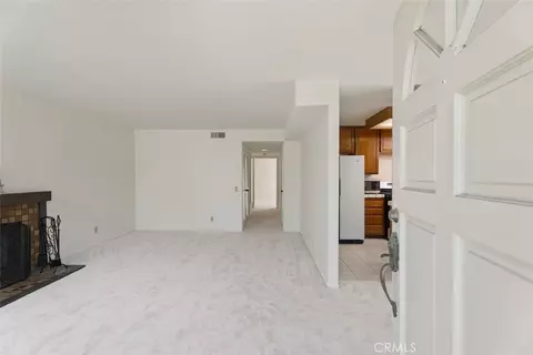 34 Exeter, Irvine, CA 92612 photo 5