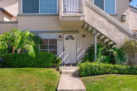 34 Exeter, Irvine, CA 92612 photo 2