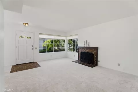 34 Exeter, Irvine, CA 92612 photo 6