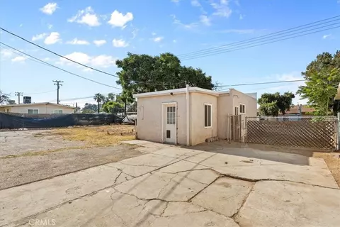 Exterior - 893 E 5th, Beaumont, CA 92223 photo 4 of 6