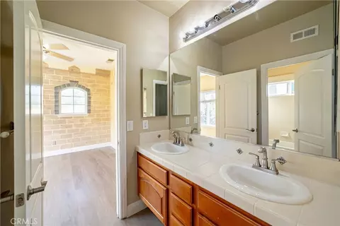 Bath - 3807 Wendi Ct, Fallbrook, CA 92028 photo 2 of 8