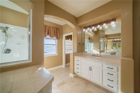 Bath - 3807 Wendi Ct, Fallbrook, CA 92028 photo 4 of 8
