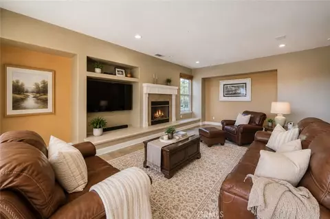 Living - 3807 Wendi Ct, Fallbrook, CA 92028 photo 3 of 5