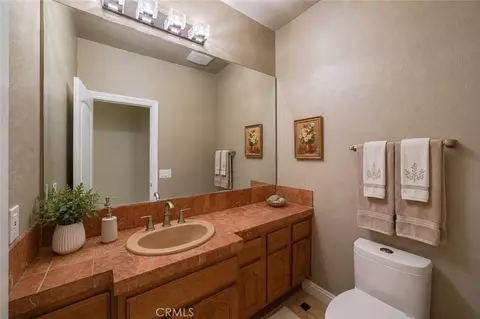 Bath - 3807 Wendi Ct, Fallbrook, CA 92028 photo 7 of 8