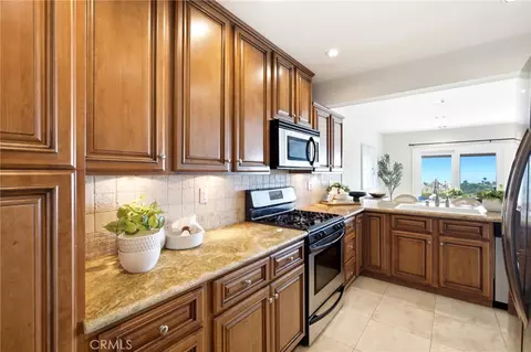 Kitchen - 127 Avenida Adobe, San Clemente, CA 92672 photo 3 of 5