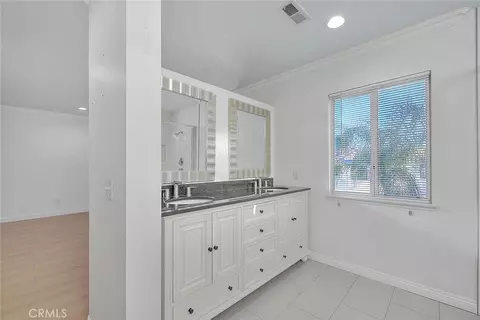 Bath - 30279 Silver Ridge Ct, Temecula, CA 92591 photo 3 of 3