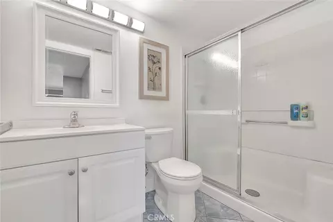 Bath - 30279 Silver Ridge Ct, Temecula, CA 92591 photo 2 of 3